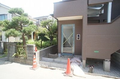 横浜杉田SDNのエントランス