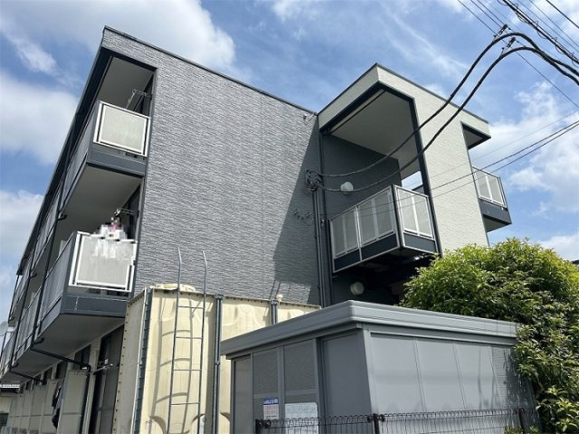 レオパレスリバーサイド天神の外観