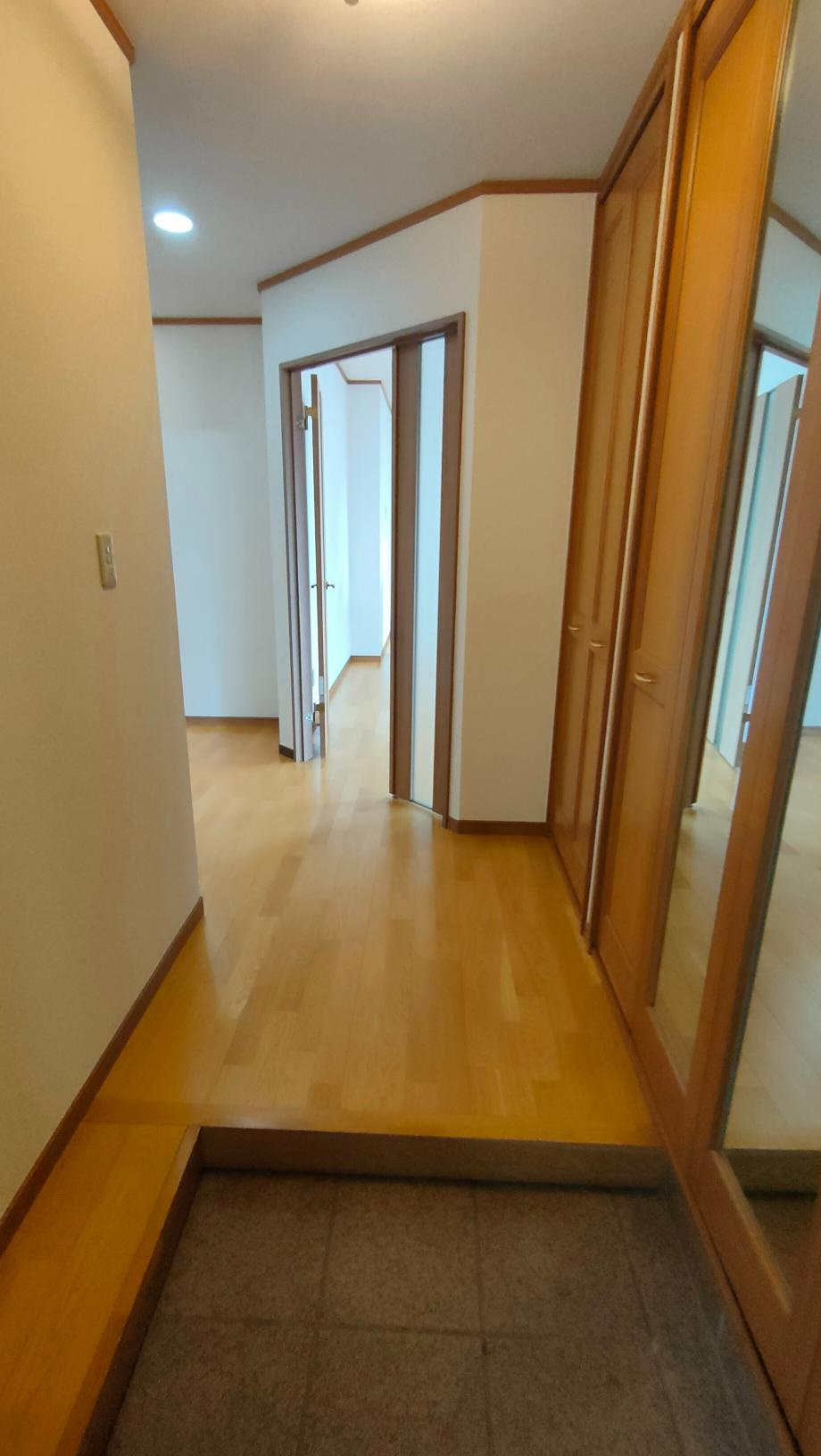 府中市武蔵台１丁目の賃貸マンションの玄関