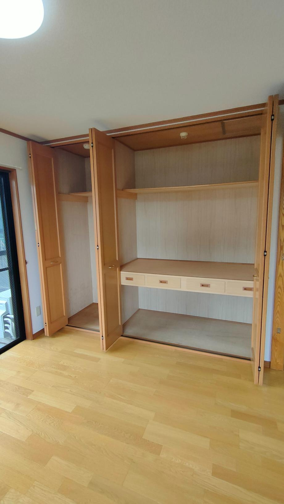 府中市武蔵台１丁目の賃貸マンションの収納