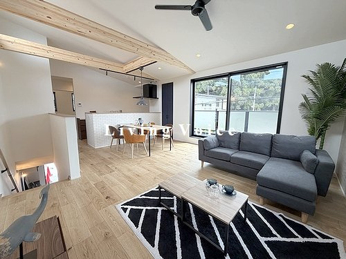 【居間・リビング】 | 【仲介手数料０円】相模原市南区磯部　新築一戸建て　ガレージハウス | 相模原市南区磯部　新築一戸建て