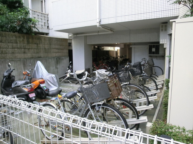 ロワールノイ王子の外観|駐輪場もしっかり確保されております♪
