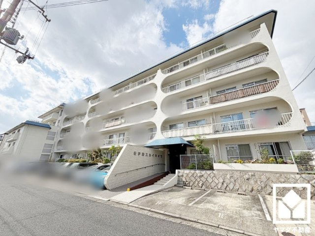 香枦園スカイハイツの外観|白を基調とした清潔感のある外観。日々の暮らしに心地よく馴染む佇まい。