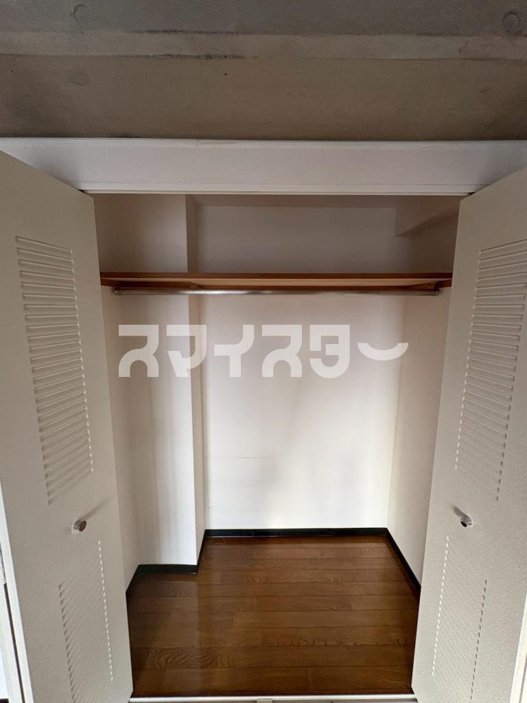 羽村市緑ヶ丘５丁目の賃貸マンションの収納