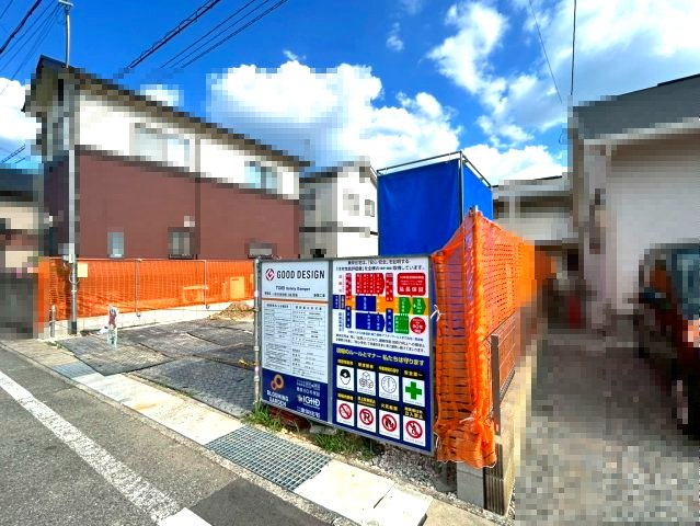 小野市神明町　1期1号棟の前面道路含む現地写真