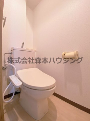 【トイレ】 | 　プチプルージュ | ※同タイプ別室の写真となります。
　設備内容や内装色調など相違がある場合は実際のお部屋の現状優先となります。