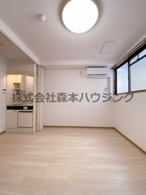 【洋室】 | 　プチプルージュ | ※同タイプ別室の写真となります。
　設備内容や内装色調など相違がある場合は実際のお部屋の現状優先となります。