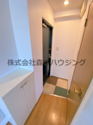 【玄関】 | 　プチプルージュ | ※同タイプ別室の写真となります。
　設備内容や内装色調など相違がある場合は実際のお部屋の現状優先となります。