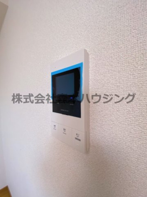 【セキュリティ】 | 　プチプルージュ | ※同タイプ別室の写真となります。
　設備内容や内装色調など相違がある場合は実際のお部屋の現状優先となります。