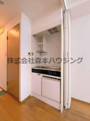 【キッチン】 | 　プチプルージュ | ※同タイプ別室の写真となります。
　設備内容や内装色調など相違がある場合は実際のお部屋の現状優先となります。