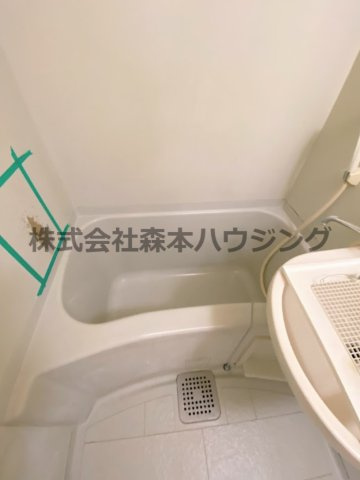 【浴室】 | 　プチプルージュ | ※同タイプ別室の写真となります。
　設備内容や内装色調など相違がある場合は実際のお部屋の現状優先となります。