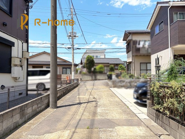 守谷市百合ヶ丘2丁目　売地　建築条件なしの前面道路含む現地写真|周辺環境も併せて案内致します♪
閑静な住宅地で笑顔あふれる新生活！
ぜひ現地へお越しください♪