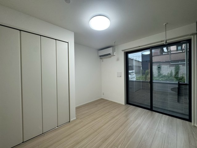 【居間・リビング】 | Serenity春日 | ※同物件・同タイプの写真です。