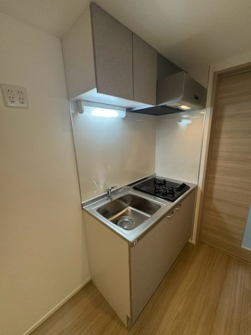 【キッチン】 | Serenity春日 | ※同物件・同タイプの写真です。