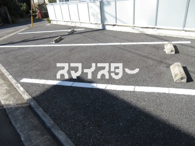 立川市砂川町３丁目のアパートの駐車場