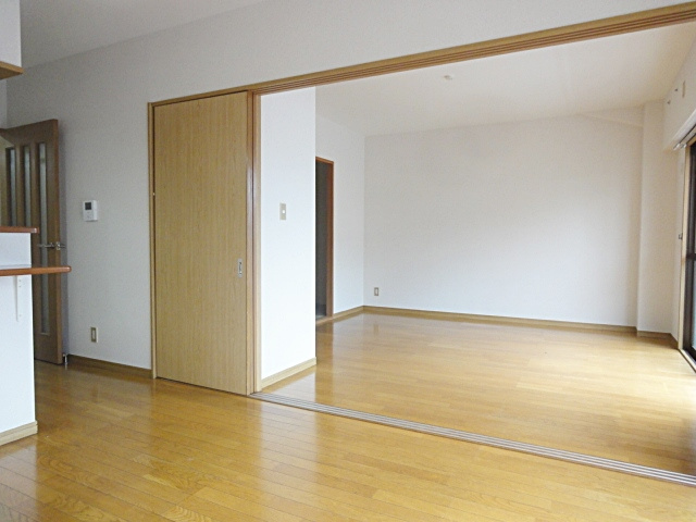 甚樹園マンション弐番館の居間・リビング