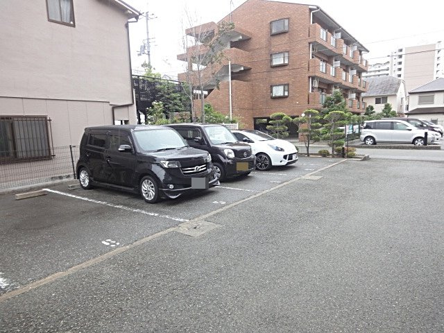 甚樹園マンション弐番館の駐車場