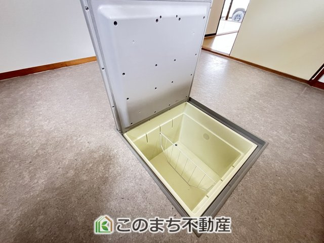 KEM小山市西城南1期　中古戸建の収納|床下収納は意外と容量があり、日常のストックにも大活躍です♪