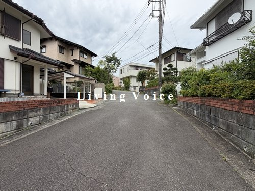 【仲介手数料０円】厚木市森の里1丁目　中古戸建の前面道路含む現地写真|厚木市森の里1丁目　中古戸建