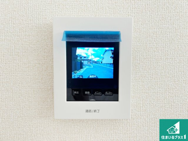 ●北葛城郡広陵町三吉赤部　第9期　新築一戸建ての防犯設備|カラーモニターインターホン！声だけでなく来訪者の姿や顔がモニターで確認できるので、小さなお子様がいらっしゃるご家庭でも安心できます！