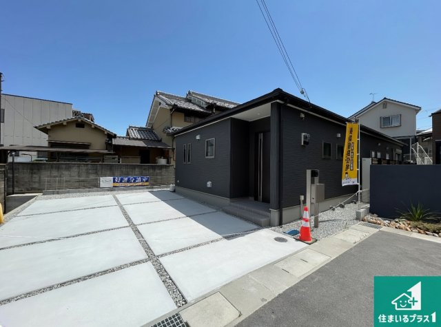 ●北葛城郡広陵町三吉赤部　第9期　新築一戸建ての駐車場|並列２台駐車可能！ゆとりの駐車スペースで車庫入れもスムーズ！