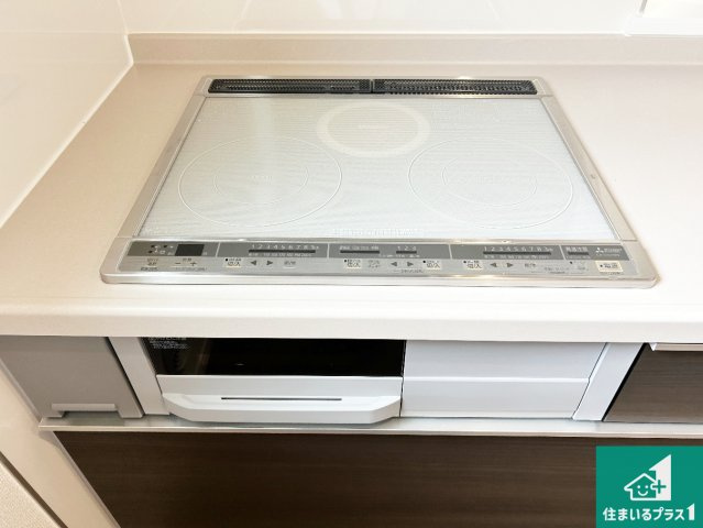 ●北葛城郡広陵町三吉赤部　第9期　新築一戸建ての設備|火を使わないので、安心なＩＨコンロ！でこぼこが無い構造なので、掃除もしやすく清潔に保てます！