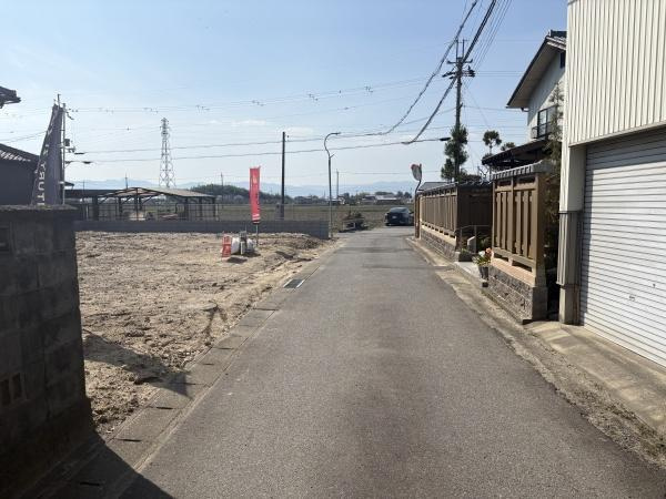 野洲市須原　売土地の前面道路含む現地写真