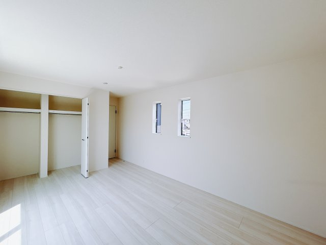【新築戸建】高崎市石原町01期　の寝室|■主寝室｜広い寝室ならインテリアも自由自在にお楽しみいただけます♪お外から帰ってきた後は寝室でゆっくり自分の時間をお過ごしください。