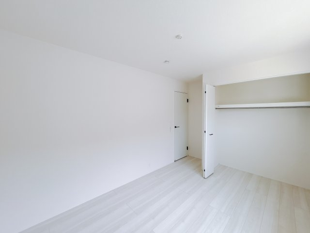【新築戸建】高崎市石原町01期　の洋室|■2階洋室｜2階各居室には収納をご用意しています♪常にお部屋を綺麗に保てます！小さなお子様も自然とお片付けができるようになるのでうれしいですよね！