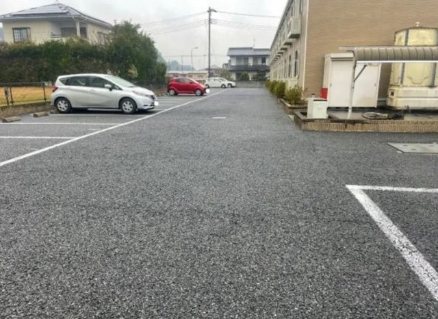 レオパレスCIELの駐車場