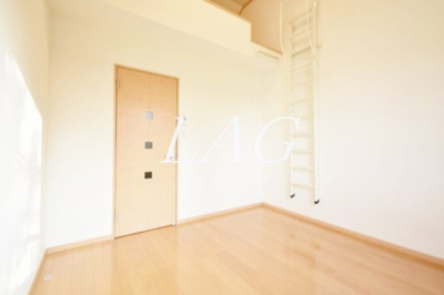 【居間・リビング】 | ボン・ボヤージュ | 洋室のお部屋です。