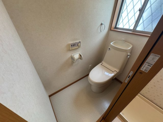 堺市西区鳳中町九丁　中古戸建のトイレ