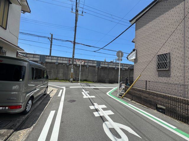 堺市西区鳳中町九丁　中古戸建の前面道路含む現地写真
