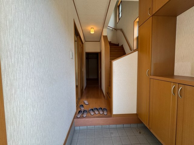 堺市西区鳳中町九丁　中古戸建の玄関