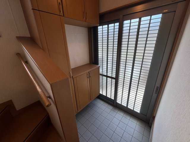 堺市西区鳳中町九丁　中古戸建の玄関