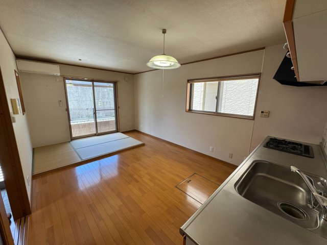 堺市西区鳳中町九丁　中古戸建の居間・リビング