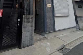 杉並区和田３丁目のアパートのエントランス
