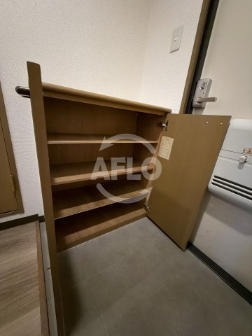 ロイヤルカーサ姫里の内装|シューズボックス