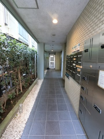 金子ビルのエントランス