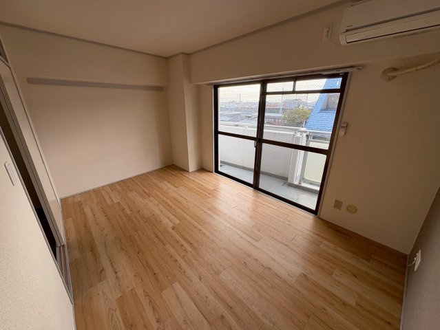 ロイヤルマンション市川の居間・リビング