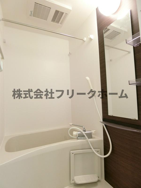 三鷹市深大寺２丁目の賃貸マンションの浴室