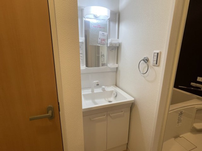 【洗面所】 | シャレオ上大市　南棟 | コンパクトで使いやすい洗面所