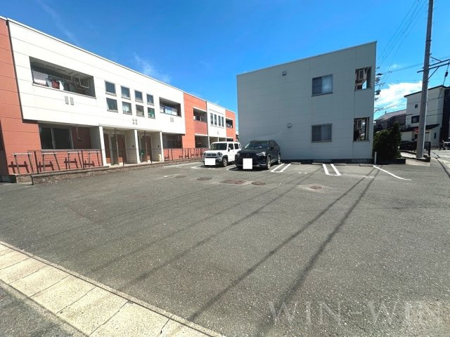 アクア ドルチェ ウーノの駐車場