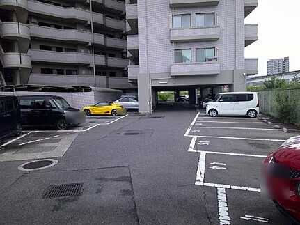 ダイアパレス中須の駐車場