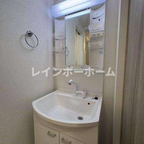 草加市瀬崎２丁目のアパートの洗面所