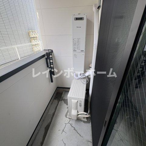 草加市瀬崎２丁目のアパートのバルコニー