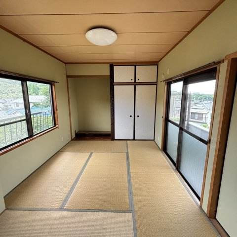 私市ロイヤルマンションの和室