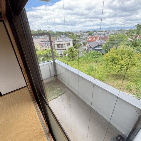 私市ロイヤルマンションのバルコニー