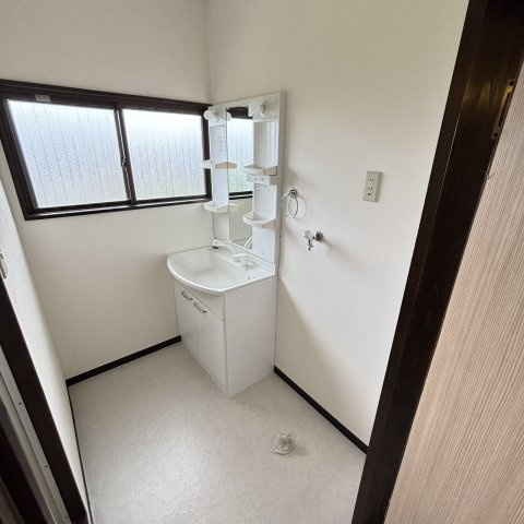 私市ロイヤルマンションの洗面所
