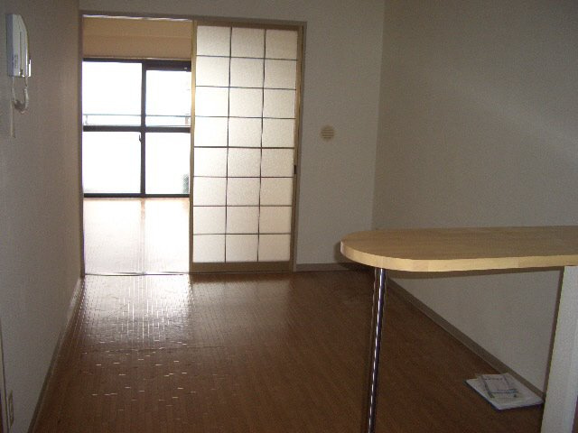 ジョイキャッスルの内装|キッチン側から見た室内です